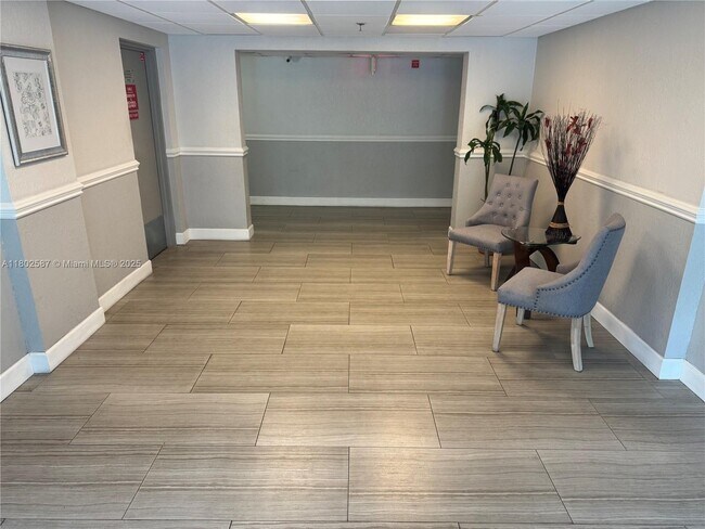 Foto del edificio - 901 Hillcrest Dr