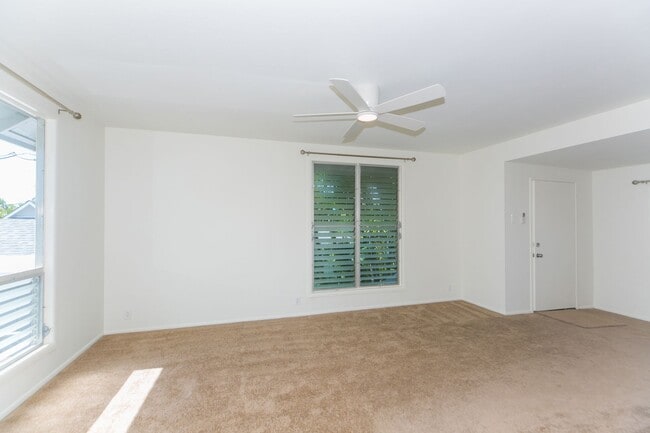 Photo - Kahala Avenue - renovated / upstairs 1 bedroom, 1 bath on Kahala Avenue less than 250 feet from b... House