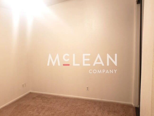 Foto del edificio - Cathedral Springs Condo