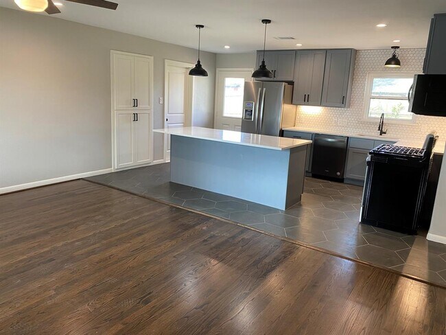 Building Photo - 4622 Nina Lee Ln