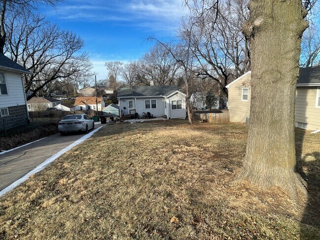 Foto del edificio - 2 Bedroom Benson Charmer!!