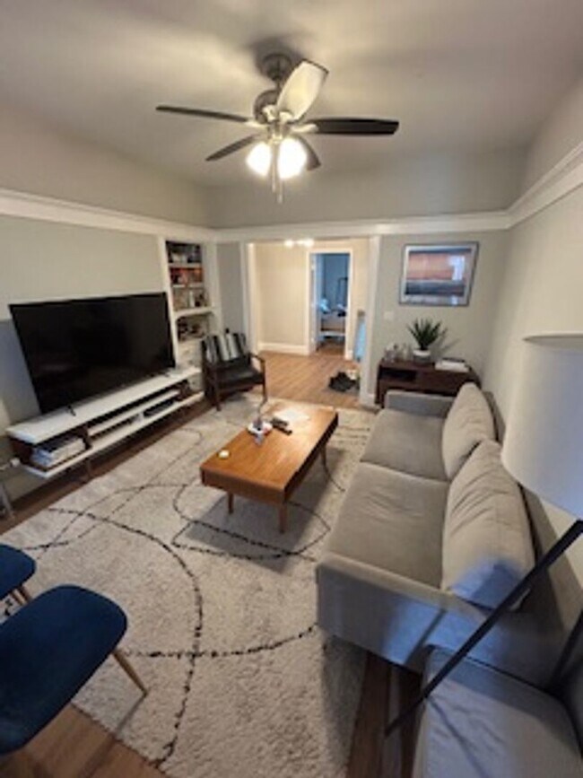 Building Photo - HOT ALLSTON LISTING!!!!