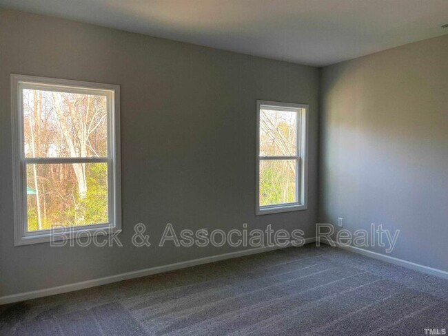 Building Photo - 3301 Oak Pass Dr