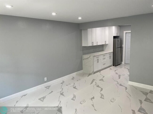 Foto del edificio - 1023 SW 15th Terrace