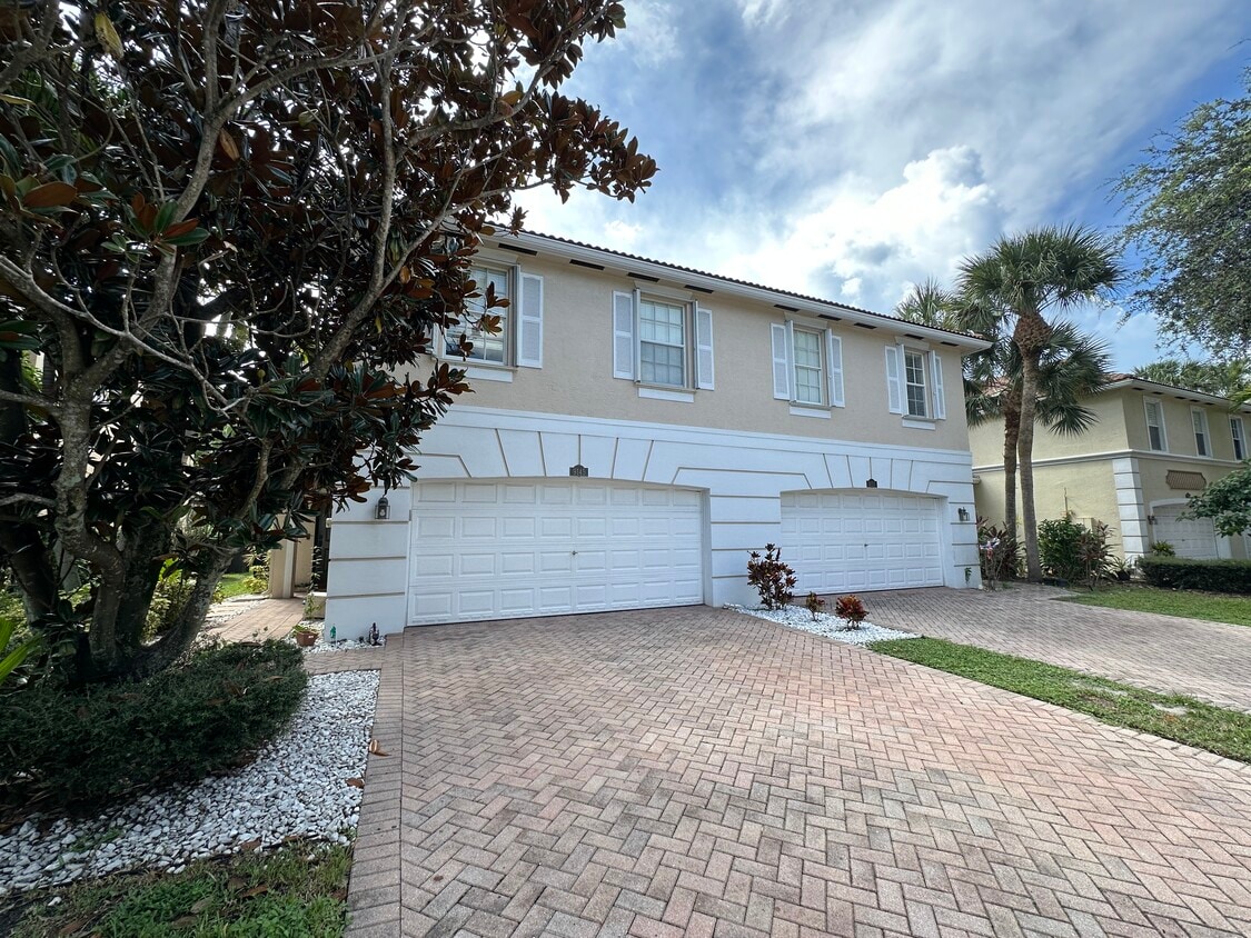 Foto principal - 9145 Villa Palma Ln