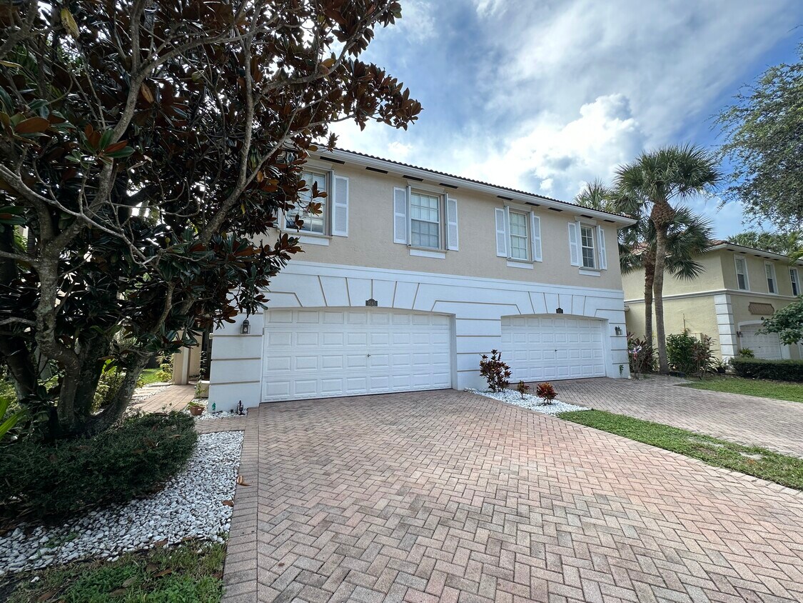 Primary Photo - 9145 Villa Palma Ln