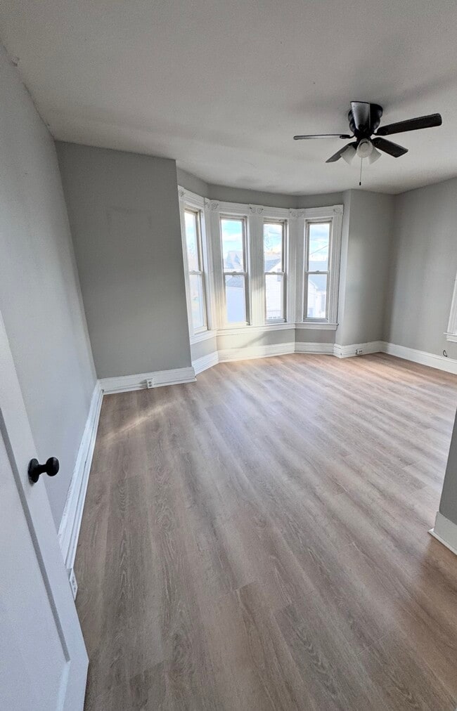 Building Photo - 24 Dyson St