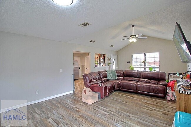 Foto del edificio - 1567 Pendleton Dr