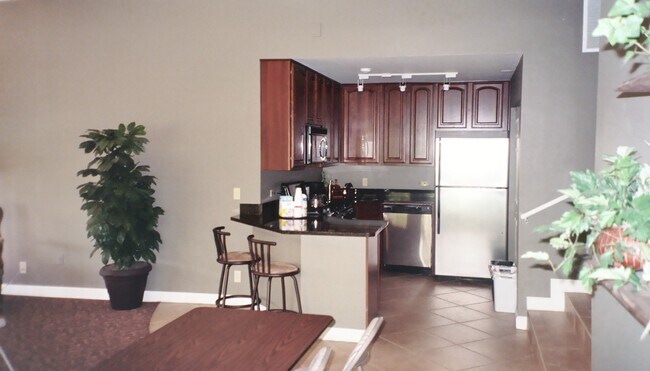 Kitchen 1 - 1550 Raymond Dr