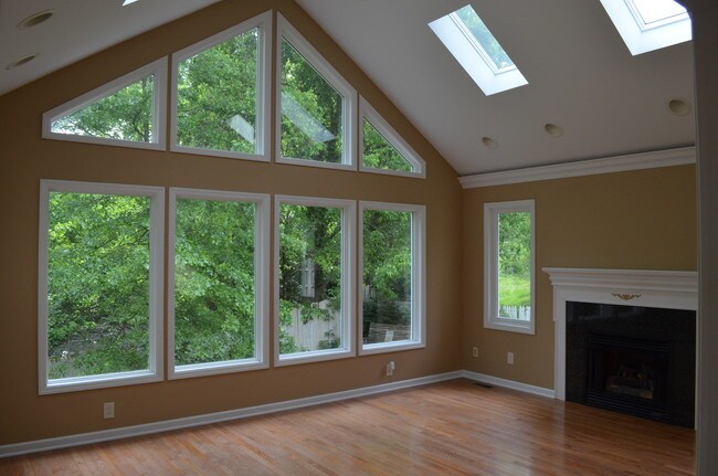 Building Photo - 1304 College Heights Rd