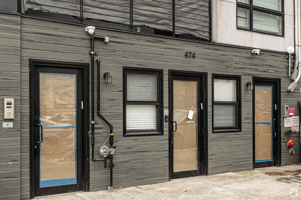 Entrada del edificio - 474 E New York Ave