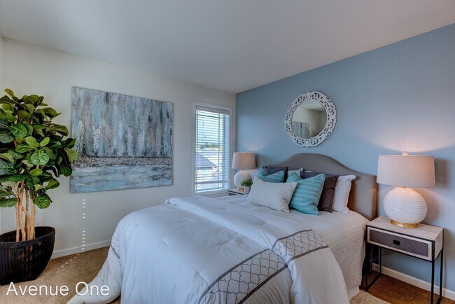 Building Photo - 2 br, 1 bath House - 2417 NW 59th St #W402