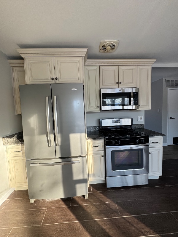 Photo - 1490 Highland Blvd (Hoffman Estates, IL)