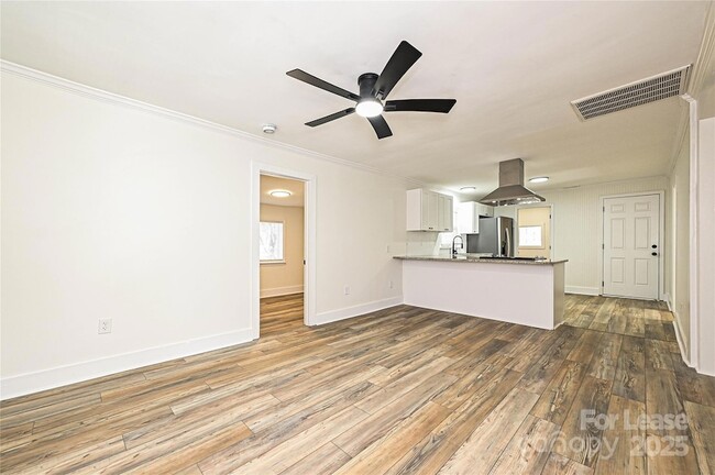 Foto del edificio - 6616 Charlie Walker Rd