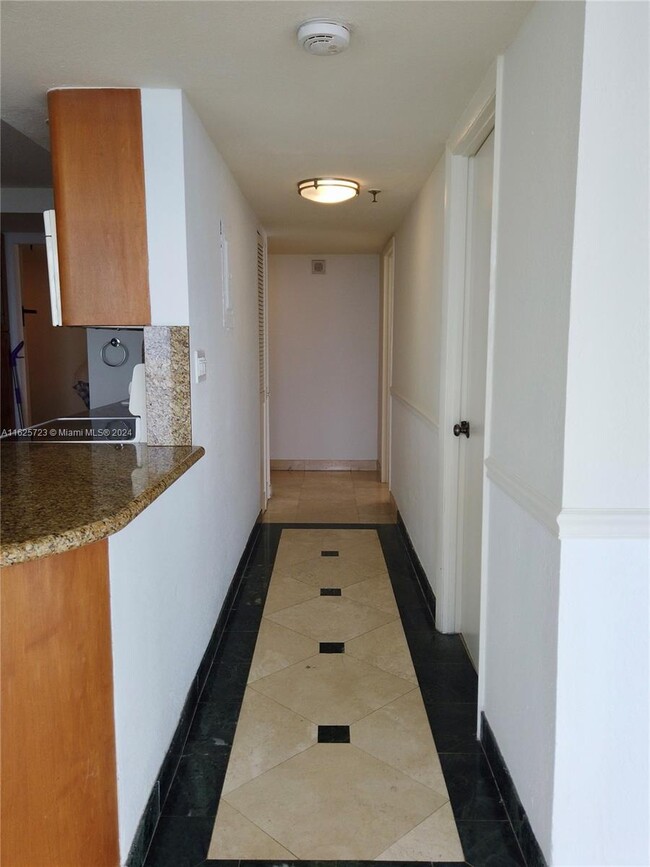 Foto del edificio - 555 NE 15th St