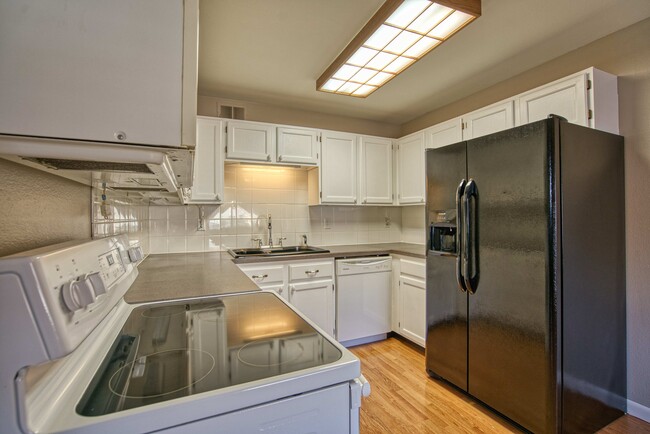 Cocina - 2003 Terry St 106