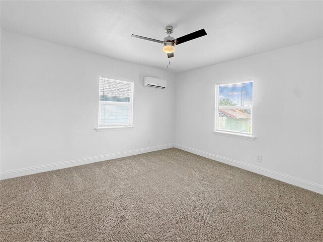 Building Photo - 306 Stiles St