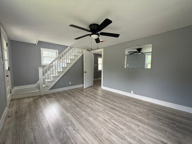 Foto del edificio - 1402 Waterbury Rd