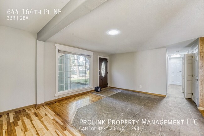 Foto del edificio - 644 164th Pl NE