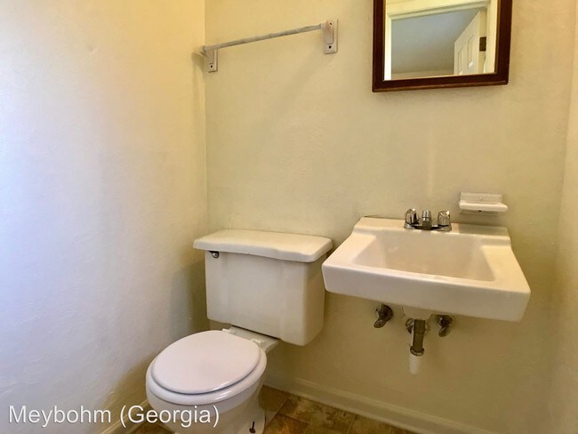 Building Photo - 3 br, 1.5 bath House - 105 Concord Street