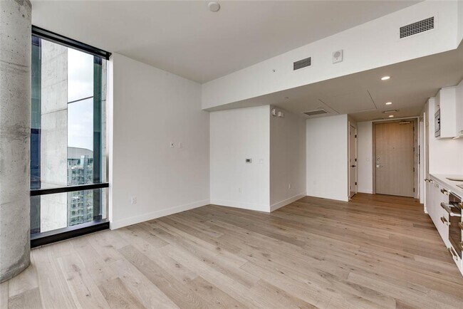 Building Photo - 70 Rainey St