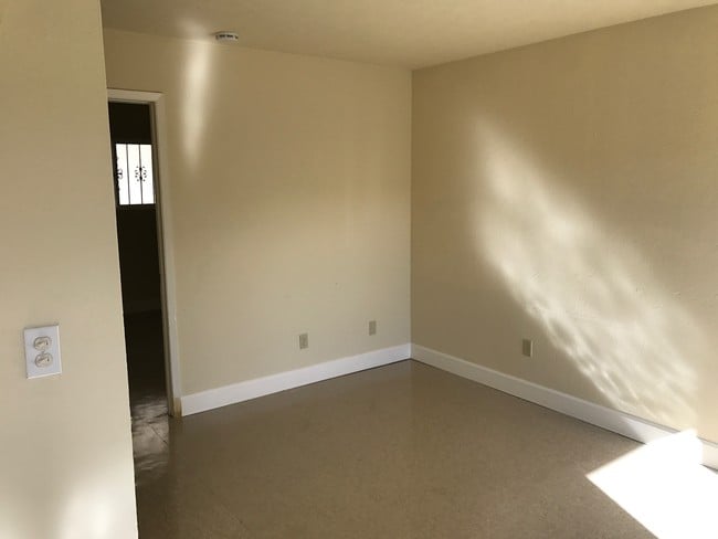Building Photo - 4611-4623 E Inyo Ave