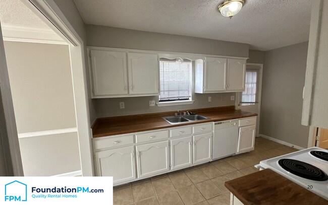 Foto del edificio - 6248 Village Park Rd