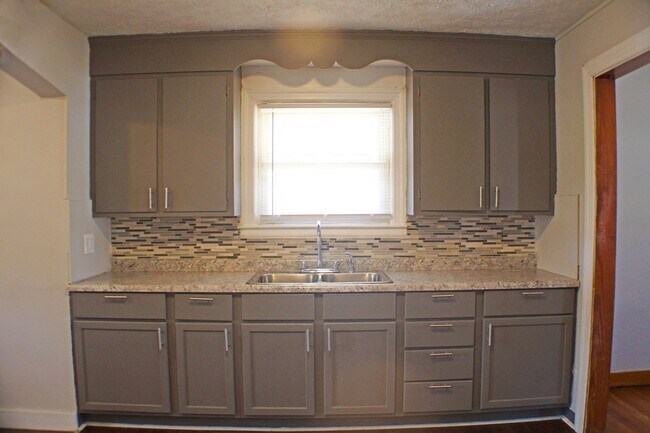 Building Photo - Royal House