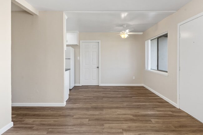 Building Photo - Single Family House