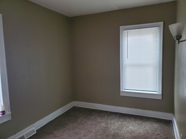 Building Photo - 1106 Palmer Ave