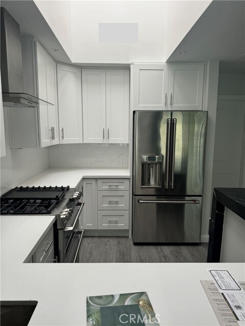 Foto del edificio - 325 Dahlia Pl