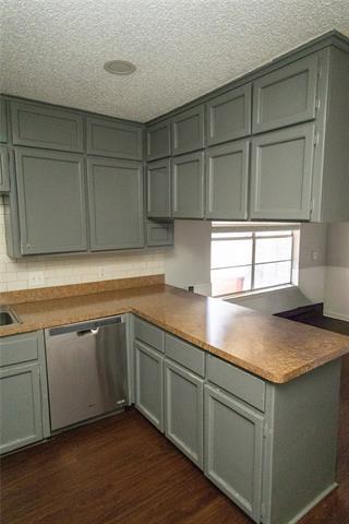 Foto del edificio - 6919 W Cleburne Rd