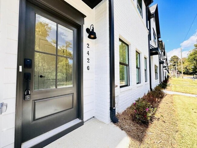 Foto del edificio - 2422 Lakeshore Ln