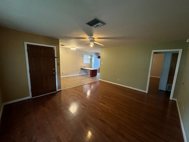 Building Photo - Close to Barksdale Air Force Base...