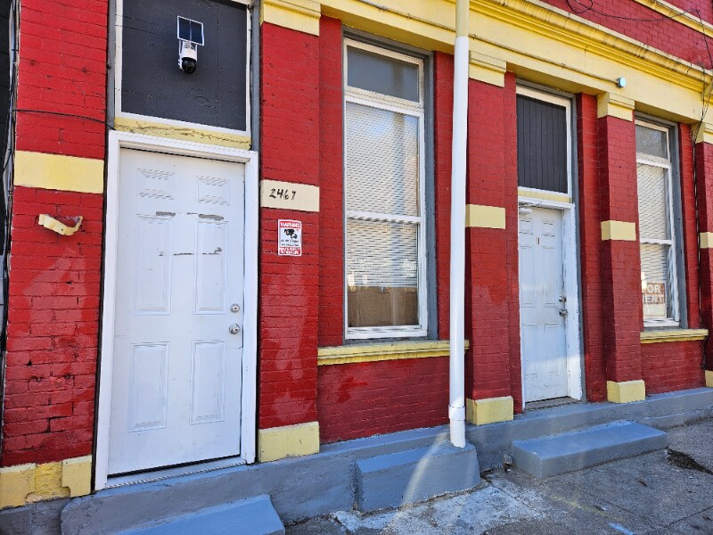 Primary Photo - 2467 W McMicken Ave