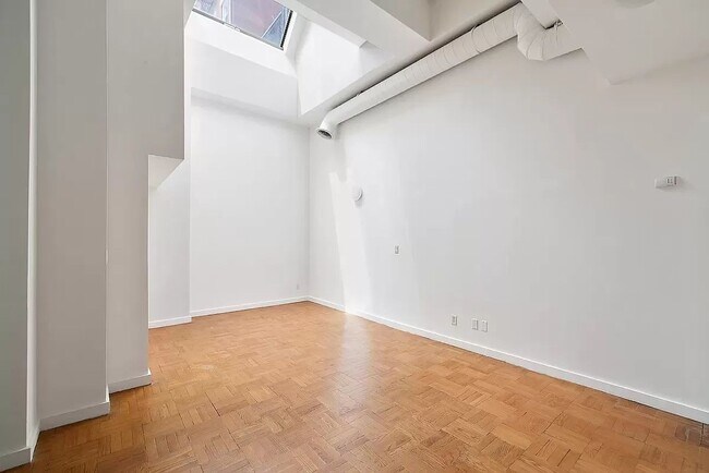 Foto del edificio - 460 W 20th St