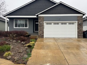 Building Photo - 2066 Marsh Ln