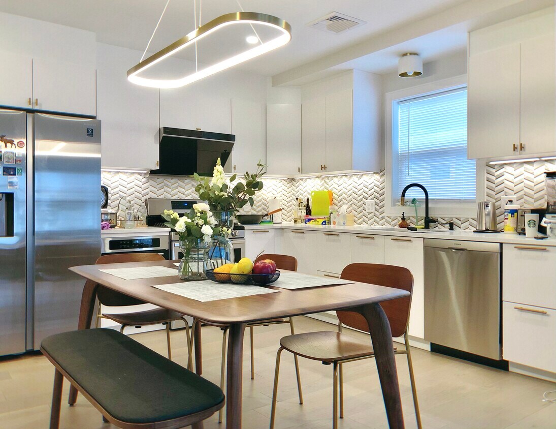 Kitchen & Dining - 47 Governor Winthrop Rd