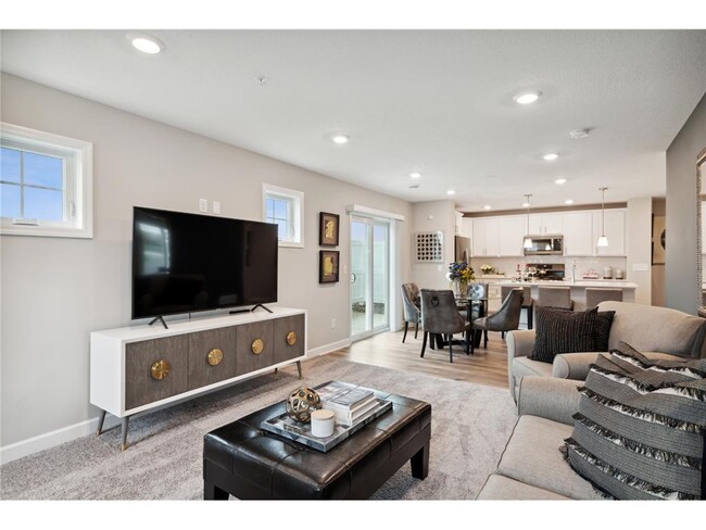 Decorated Model - 10887 Fountain Pl N
