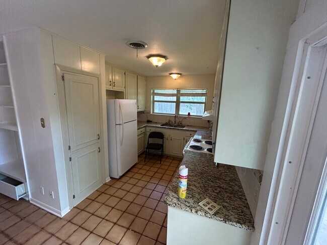 Building Photo - 3 Bedroom 2 Bath House in Corpus Christi!