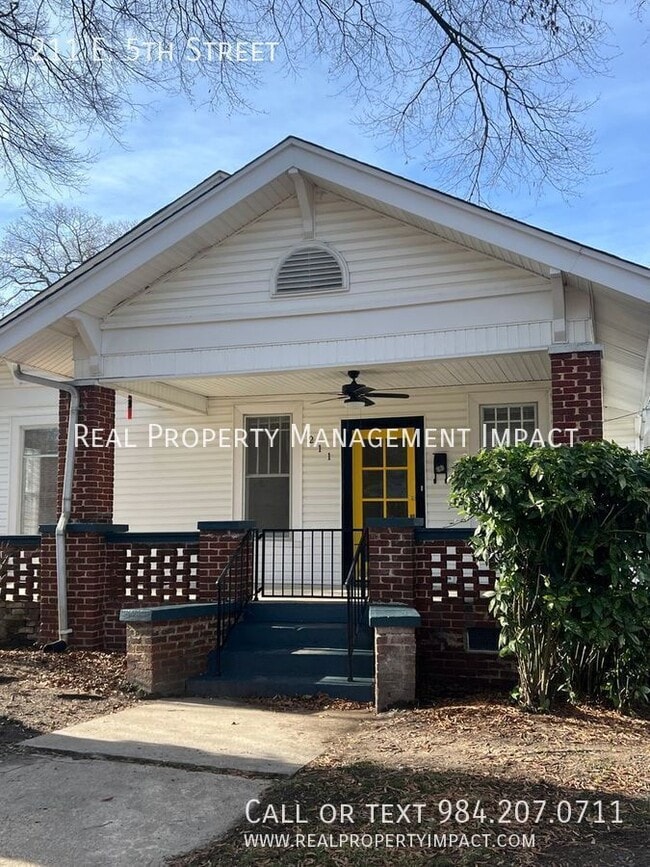 Building Photo - 211 E 5th St