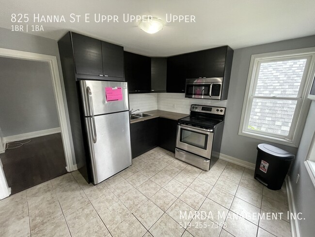 Building Photo - STYLISH 1BED/1BATH UPPER APT PLUS HYDRO- 1...