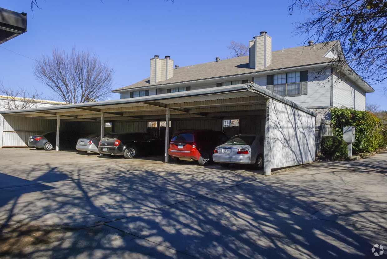 Building Photo - 2800-2814 Country Club Rd