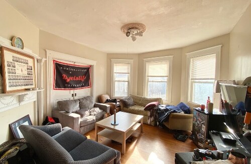 Images are representative samples of the advertised unit. Actual units shown during tours may differ - 44 Pontiac St