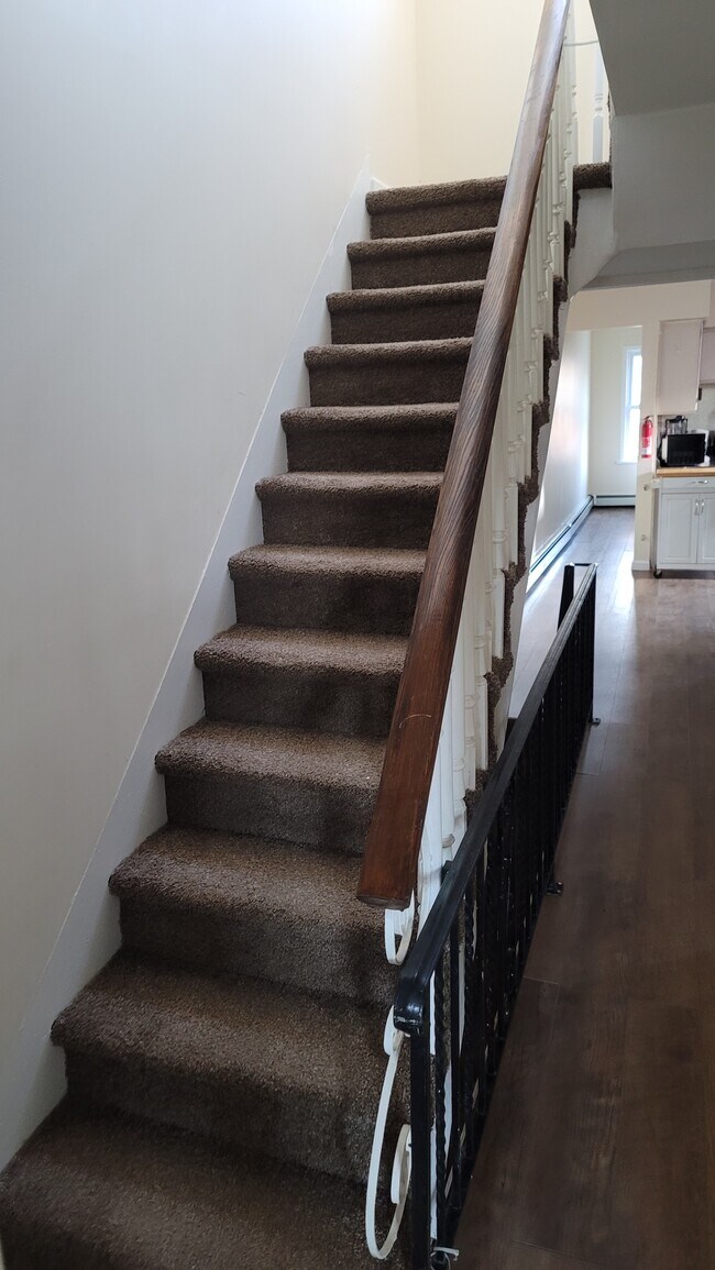 Building Photo - 351 Hamilton Ave