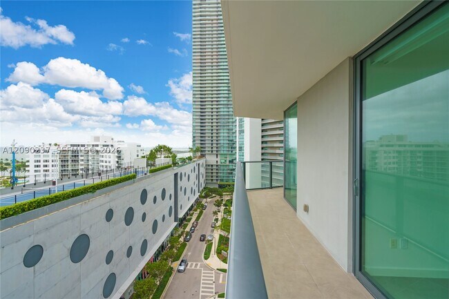 Foto del edificio - 501 NE 31st St