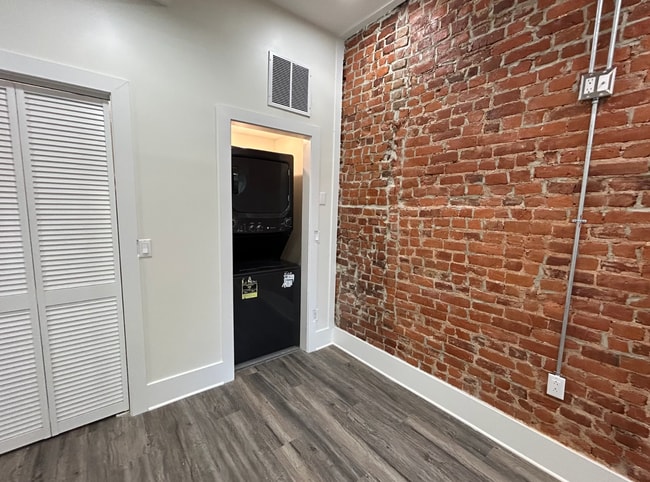 Building Photo - Modern Living Just Steps from Temple Unive...
