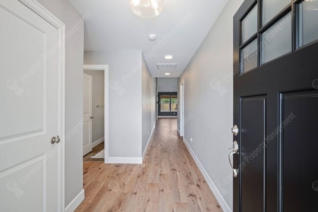 Building Photo - 1679 SW Black Butte Ct