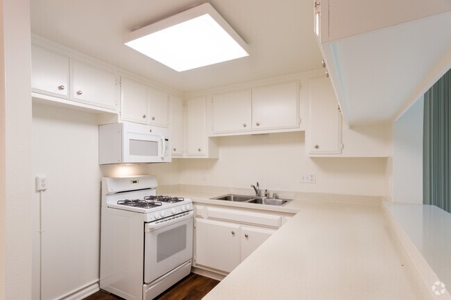 Interior Photo - The Aspens Fairhaven