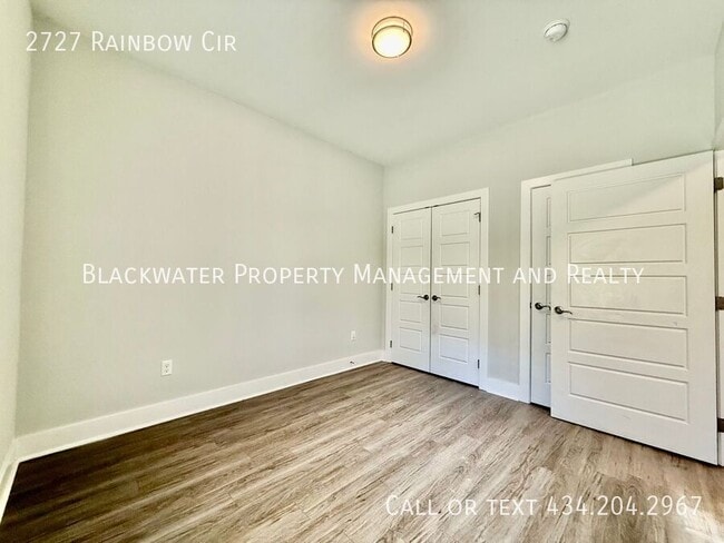 Building Photo - 2727 Rainbow Cir